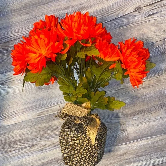 NWOT Farmhouse Burlap Wrap Hydrangea Fall Autumn Faux Floral Arrangement - Picture 1 of 7